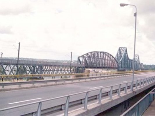 Taxa pentru podul de la Feteşti, suspendată în luna august